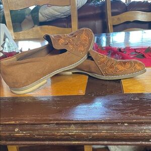 Indigo Rd Brown and Rust  Embroidered Women’s  Slip-Ons, Size 8